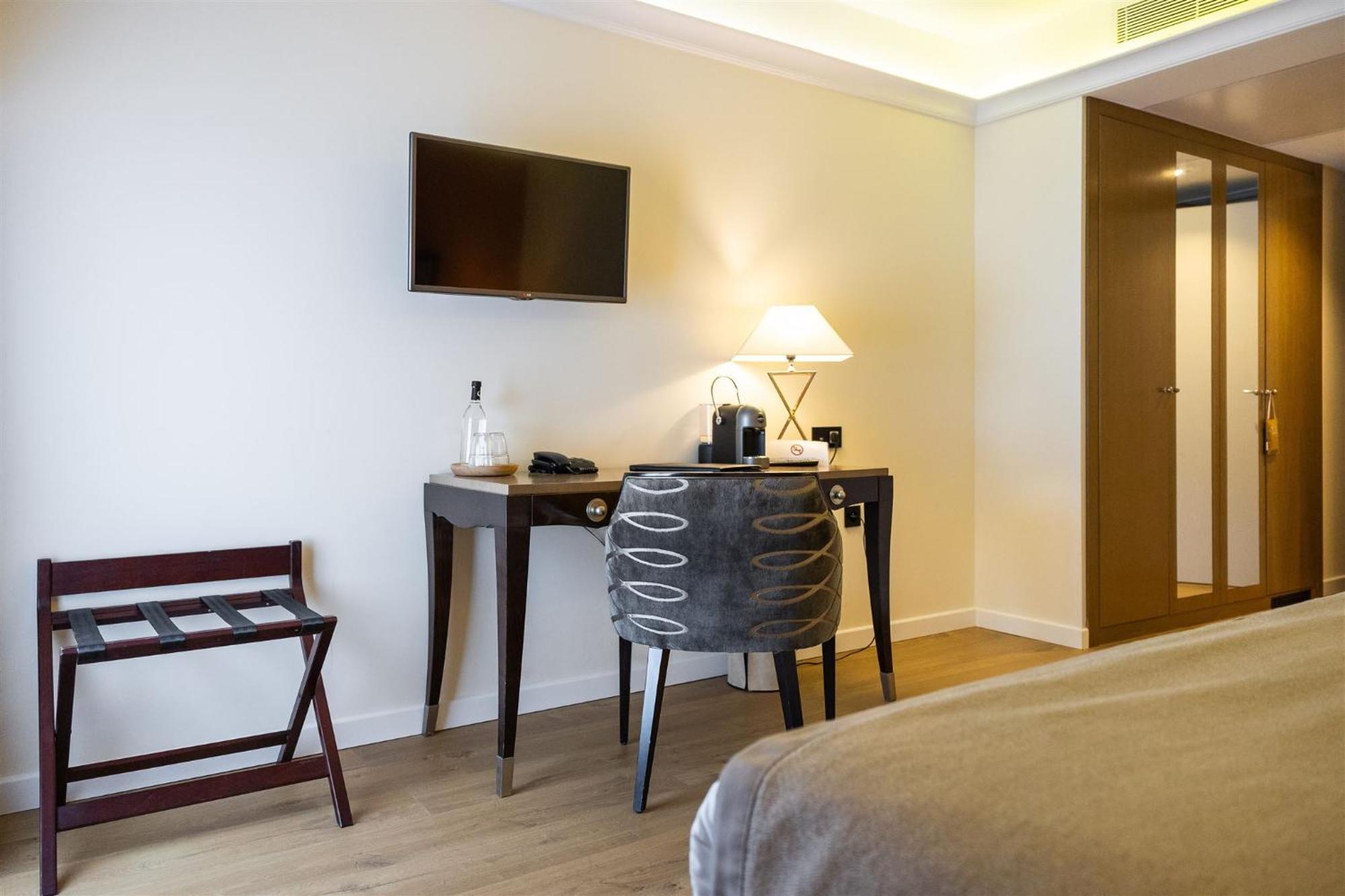 Hotel Des Gouverneurs บาสเตีย ภายนอก รูปภาพ